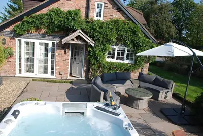 Image de Luxury Cottage | Hot Tub | Alpacas | Near Knutsford