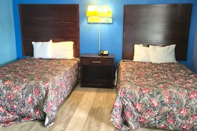 Image de Pet-Friendly Room Perfect for Stopovers, Near Local Dining & Popular Landmarks