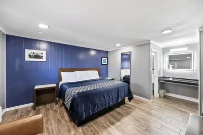 Image de Perfect Vacation Stay: Relax in Stylish Room + Explore Local Cleburne Landmarks