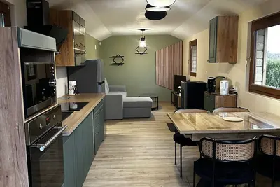 Image de Chalet à la campagne avec grand terrain et terrasses dans endroit tres calme