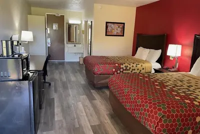 Image de 4 Accommodations for Family & Group Stays in Perry | Free Parking & Breakfast