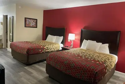 Image de 2 Pet Friendly Rooms | Near Rozar Park | Free Parking, Breakfast & Pool Access