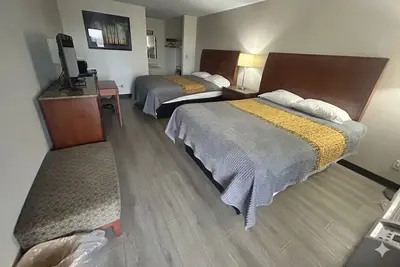 Image de 3 Accommodations for Big Groups near Greenville Public Library | Free Parking