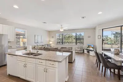 Image de Disney Dream in Providence Golf resort - 5 bed/4 bath home close to attractions.