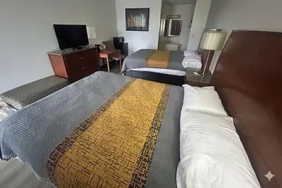 Image de 3 Family-Friendly Rooms near DeMoulin Museum—1. 8miles away | Free Parking