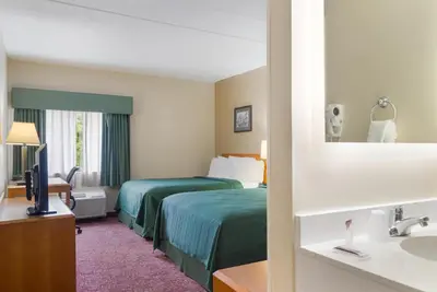 Image de Pet-Friendly Room w/ Free Parking, Free Bfast & Access to Onsite Pool!