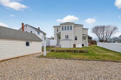 Image de Beautiful home with ocean views! Private beach access!