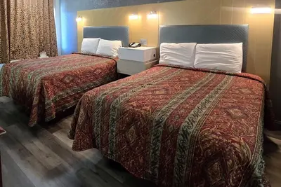 Image de 2 Units | Quiet and Comfortable Stay near Downtown with Free Onsite Parking