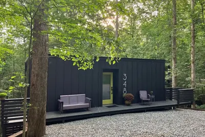 Image de Eclectic 1br Tiny Home Deck in the Trees + Parking