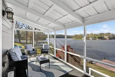 Image de Lakefront Paradise w Private Dock & Stunning Views