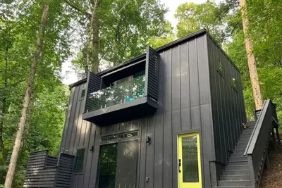 Image de Forest-View Tiny Tryon Studio, W&D, Full Kitchen