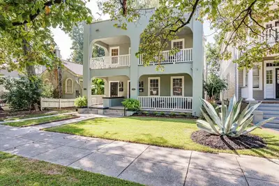 Spacious 6-Br House/Duplex in charming  Augusta with Ac