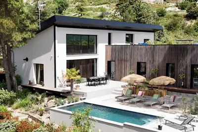 Image de Villa contemporaine avec piscine au cœur du Luberon