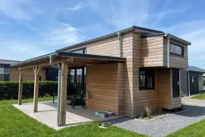 Image de This Tiny House is a charming and atmospheric accommodation at Holiday Park De Beemster in West-Graftdijk, set in the middle of the green polder landscape of North Holland. This cozy home offers a warm holiday atmosphere and is ideal for a relaxing g
