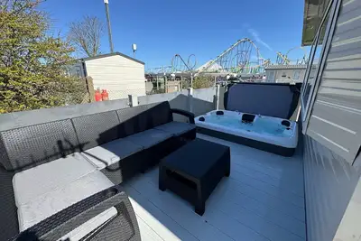 Image de Fantasy Island Resort - The Season (Private Hot Tub)