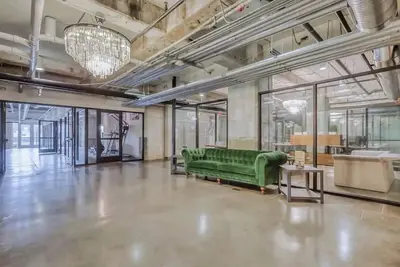 Image de 2 bed loft retreat w/ pool, game room & valet - Downtown Dallas