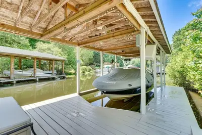 Image de Lake Gaston Waterfront w Private Dock & Kayaks