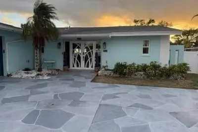 Image de Waterfront Pool Home! Pet Friendly • Near Beach • Prime Area