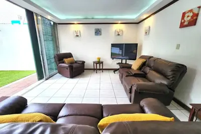 Image de Homely House, 5min walk to San Benito 5 beds 2 floors