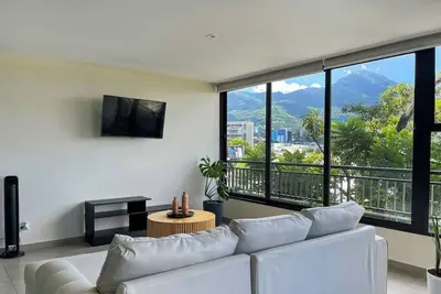 Image de New exclusive with pool and city view