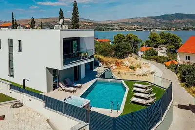 Image de Belle maison à Arbanija