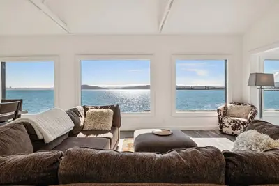 Image de Bay Breeze Retreat | Water Front | Richmond