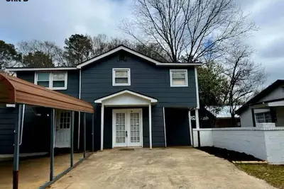 Image de Entire Unit B - Classic & Spacious-2br