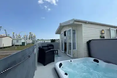 Image de Fantasy Island Resort - The Sierra with Private Hot Tub - Eastgate E6