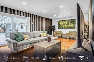 Image de 6br 3ba Home near Disneyland