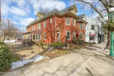 Image de Bucknell Parent's Home Base - Walk to Restaurants and Campus, Live Like a Local