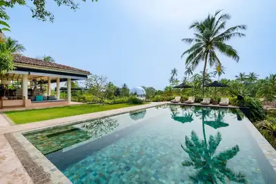 Image de Hilltop Pavilion - Cinq Chambres Villa, Couchages 10