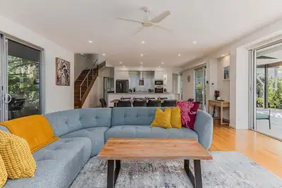 Macadamia Ocean Escape
