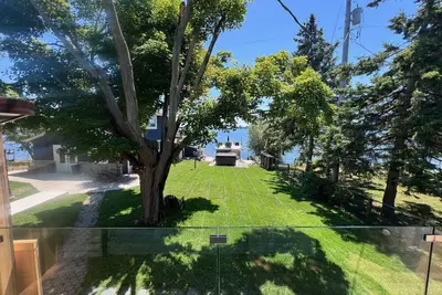 Image de 4br Waterfront Bungalow | Smith Bay Views\nSTA Licence Number 2021-0078 R3