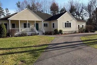 Image de Resort over 2600ft of Single floor living&Heated Pool 20 Min to Gillette stadium