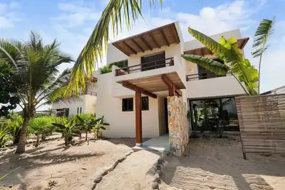 Image de Beachfront 4br Family House at Playa Blanca Zihuatanejo