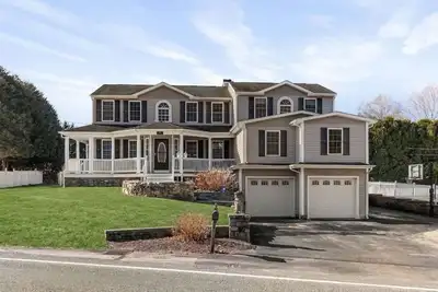 Image de New! Sun-filled, multiple living areas, pool table, fabulous decor, North Pavilion Beach Locker!