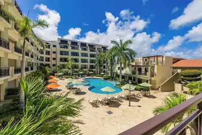 Beautiful 2br2ba with Great Amenities @ PalmBeach