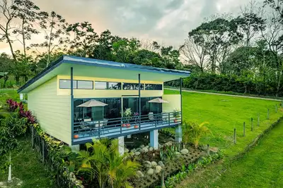 Image de Honeybee B: Peaceful Nature Haven near Arenal