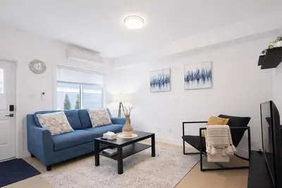 Image de Clean, modern, and affordable stay in Victoria with everything you need