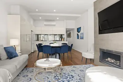 Image de Albertine House - beautiful single-fronted weatherboard Victorian home i