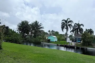 Image de 2/1 Lake House in Lantana 3. 5 Mi to Beach No Fees