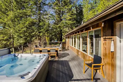Image de Sunny Retreat River Cabin -Fishing/HotTub/Sauna/Ev