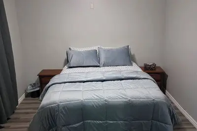 Image de Suite lumineuse et confortable de 2 chambres au rez-de-chaussée