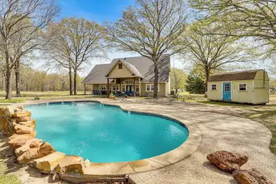 Image de 1 Mi to Lake Fork! Countryside Escape w/ Pool