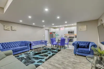 Image de Short Drive to The Falls! Vibrant Apartment