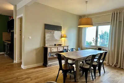Image de Maison avec jardin arboré, 400m de la plage, tout à pied, stationnement privatif