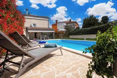 Image de Casa Lampadina with pool  for 4-6 persons, located near Porec. Pets are welcome.