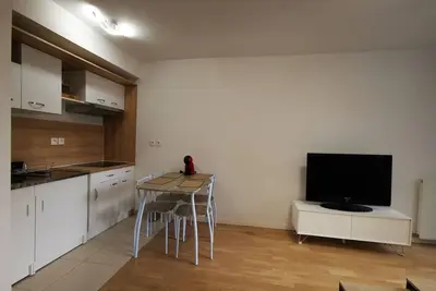 Image de Créteil, Appartement entier confortable à 700m du métro. Parking privé