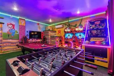 Image de New April 2026 6 Bed South facing Pool/Spa- free heat-Gameroom-3 Miles to Disney