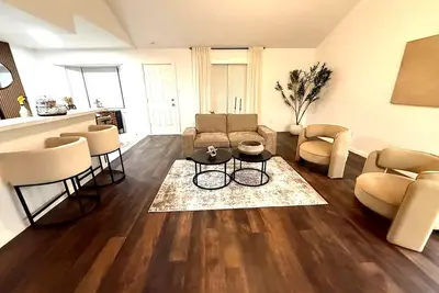 Image de Modern & Spacious Home | Stylish Design | Parking